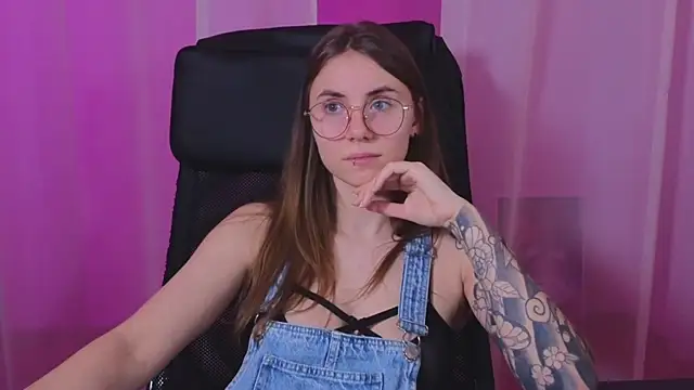 Snapshot of _AnnaStark_ chatting on 2, 2, 2025 AnnaStark online show from 2, 2, 2025
