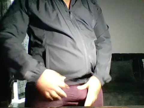 Snapshot of Wildguycums chatting on 15, 10, 2025 Wildguycums online show from 15, 10, 2025