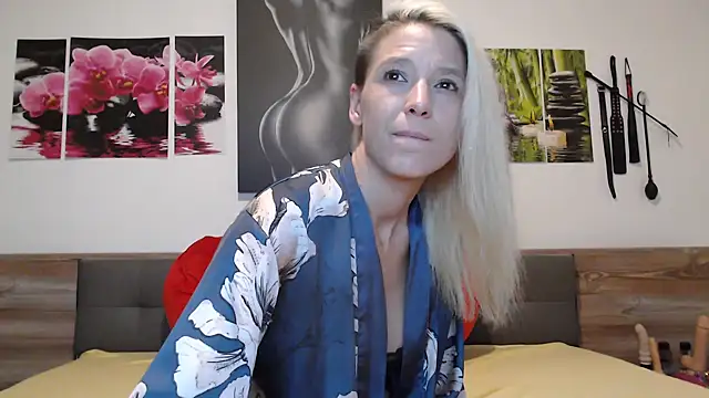 Naschkatze01 online show from 28, 10, 2025