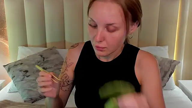 Snapshot of LianaFord chatting on 25, 6, 2026 LianaFord online show from 25, 6, 2026