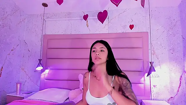 Snapshot of AntonellaRossi chatting on 19, 2, 2025 AntonellaRossi online show from 19, 2, 2025