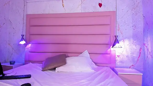 Snapshot of AntonellaRossi chatting on 13, 3, 2025 AntonellaRossi online show from 13, 3, 2025