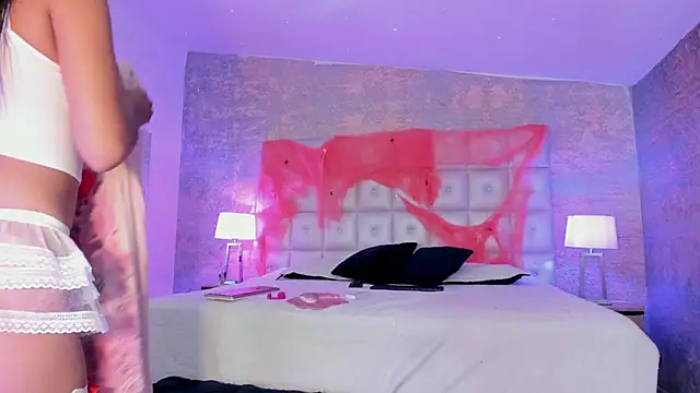 Snapshot of AntonellaRossi chatting on 22, 10, 2025 AntonellaRossi online show from 22, 10, 2025