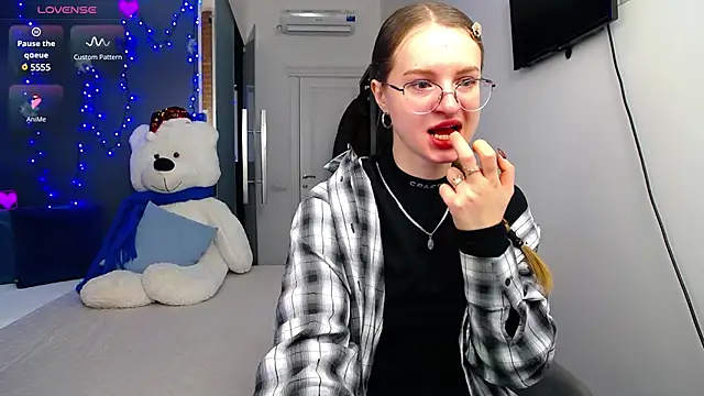 KateJonson online show from 7, 1, 2025