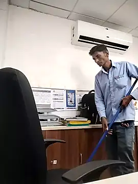 Snapshot of Desi_Londa_143 chatting on 6, 10, 2025 Desi Londa 143 online show from 6, 10, 2025