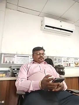 Snapshot of Desi_Londa_143 chatting on 24, 10, 2025 Desi Londa 143 online show from 24, 10, 2025