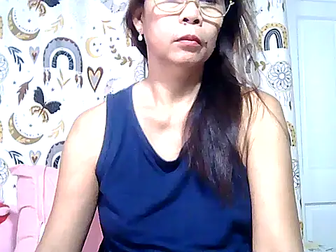 Snapshot of urwife_tobe chatting on 23, 4, 2026 urwife tobe online show from 23, 4, 2026