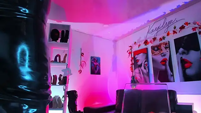 Snapshot of kayilyn chatting on 8, 11, 2025 kayilyn online show from 8, 11, 2025