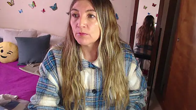 Snapshot of Jolie-Mature chatting on 8, 3, 2025 Jolie-Mature online show from 8, 3, 2025