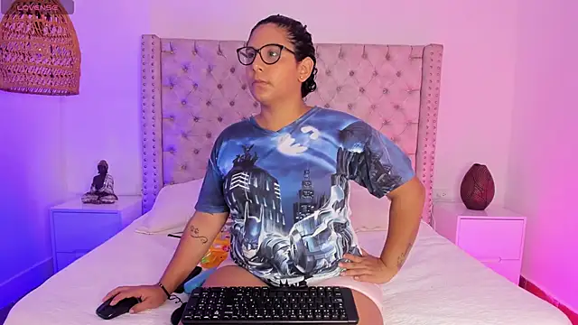 DanielleEvans  online show from 10, 3, 2025