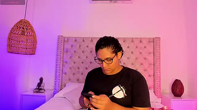 DanielleEvans  online show from 11, 3, 2025