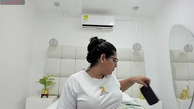 DanielleEvans  online show from 15, 9, 2025