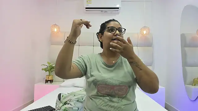 DanielleEvans  online show from 3, 10, 2025