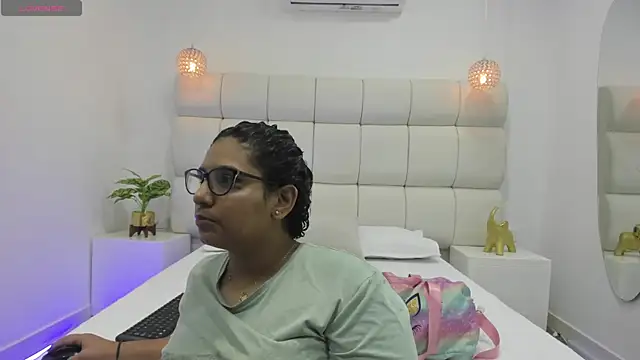 DanielleEvans  online show from 20, 10, 2025