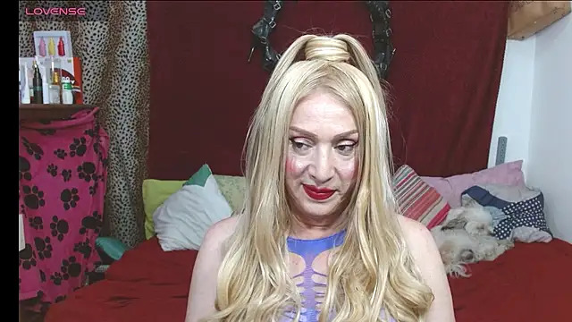 Snapshot of elena_evans chatting on 17, 6, 2026 elena evans online show from 17, 6, 2026