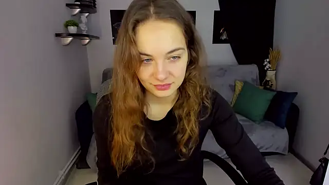 Snapshot of KristinaLoison chatting on 4, 1, 2025 KristinaLoison online show from 4, 1, 2025