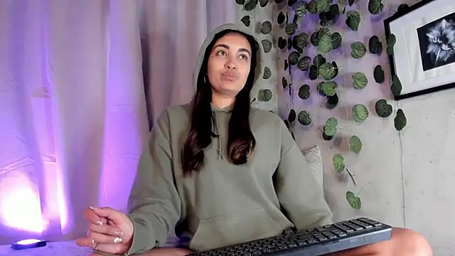 aisha es online show from 18, 3, 2025