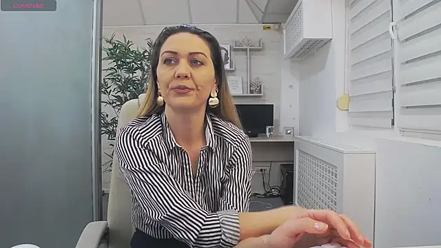 EllaMilf  online show from 24, 1, 2025