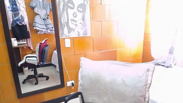 Snapshot of charlote_temple chatting on 22, 10, 2025 charlote temple online show from 22, 10, 2025