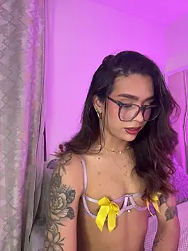 Samantha Bernardo online show from 27, 3, 2026