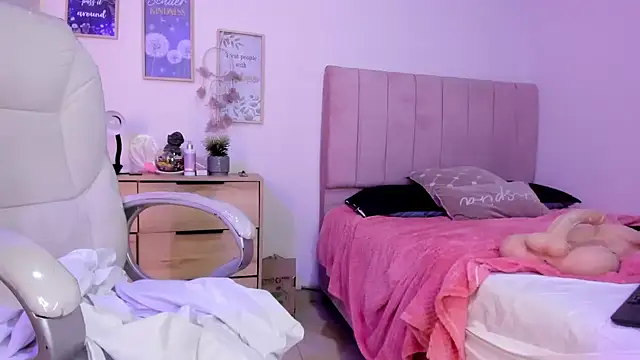 bluee hazell online show from 16, 2, 2025