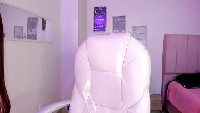 bluee hazell online show from 17, 3, 2025