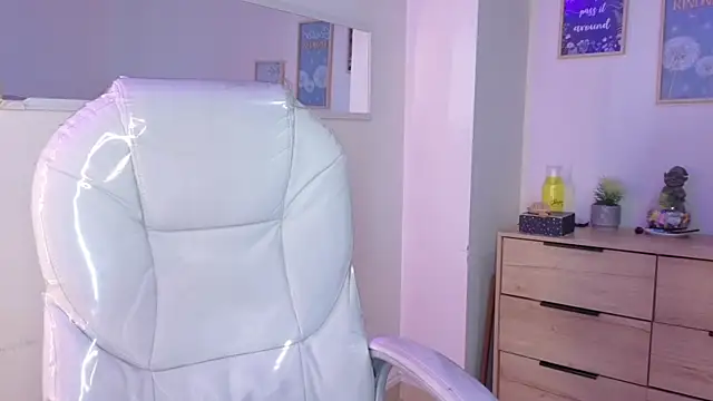 bluee hazell online show from 20, 4, 2026