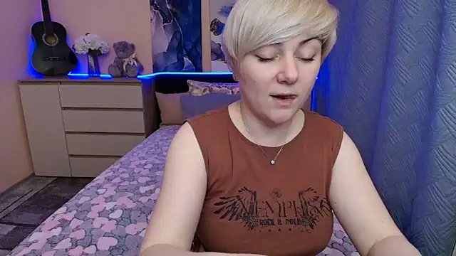 Snapshot of BlondPearl chatting on 25, 5, 2026 BlondPearl online show from 25, 5, 2026