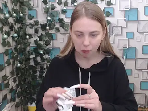 Snapshot of klerkarina chatting on 6, 1, 2025 klerkarina online show from 6, 1, 2025