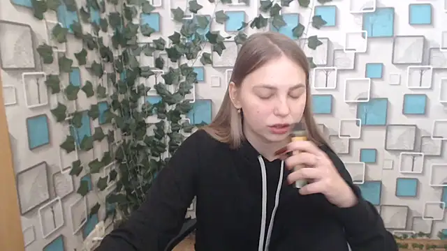 Snapshot of klerkarina chatting on 4, 3, 2025 klerkarina online show from 4, 3, 2025