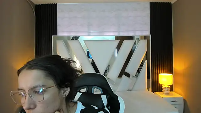 Linda4Petite online show from 14, 12, 2025