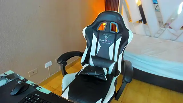 Linda4Petite online show from 8, 4, 2026