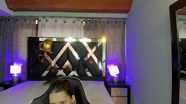 Snapshot of Linda4Petite chatting on 12, 6, 2026 Linda4Petite online show from 12, 6, 2026