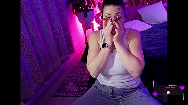 Ellie-L-Elizabeth online show from 14, 2, 2026