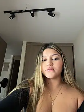 lunablossom  online show from 22, 2, 2026