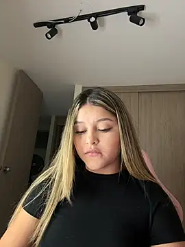 lunablossom  online show from 27, 2, 2026