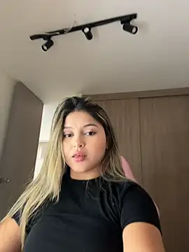 lunablossom  online show from 6, 4, 2026