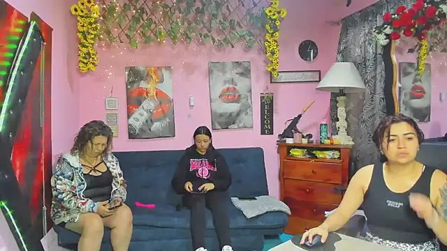 lesbiancuple online show from 17, 4, 2026