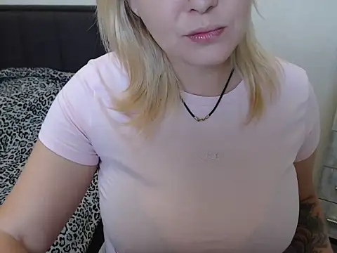 Snapshot of leeilawow chatting on 10, 9, 2025 leeilawow online show from 10, 9, 2025