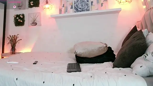 Dulce Morrys online show from 12, 9, 2025