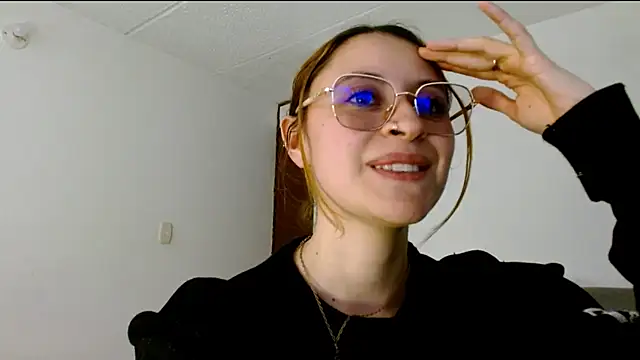 Snapshot of Juls_winter_ chatting on 7, 3, 2026 Juls winter online show from 7, 3, 2026
