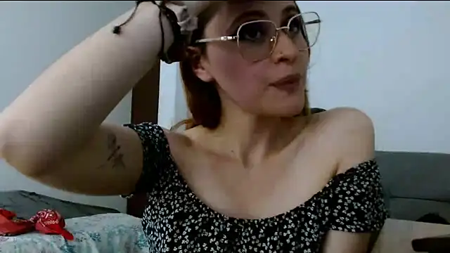 Snapshot of Juls_winter_ chatting on 15, 4, 2026 Juls winter online show from 15, 4, 2026