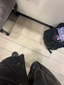 CrazzyChicks online show from 27, 11, 2025