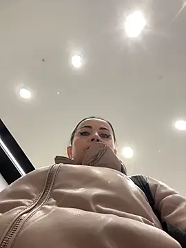 CrazzyChicks online show from 22, 4, 2026