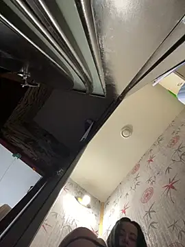 CrazzyChicks online show from 23, 4, 2026