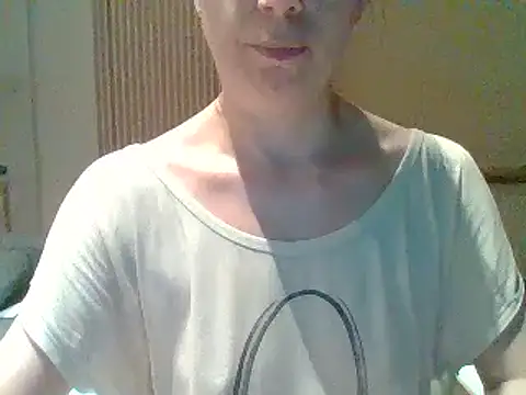 Snapshot of Moi_Lina chatting on 2, 8, 2026 Moi Lina online show from 2, 8, 2026