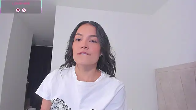 Snapshot of TIFFANYRUSSO chatting on 21, 7, 2026 TIFFANYRUSSO online show from 21, 7, 2026