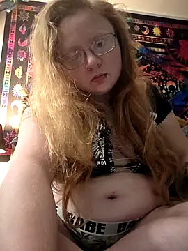 Snapshot of UpSetRedHead0018 chatting on 19, 11, 2025 UpSetRedHead0018 online show from 19, 11, 2025