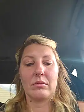 Snapshot of SheIsSomething chatting on 3, 1, 2025 SheIsSomething online show from 3, 1, 2025