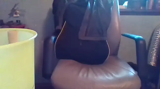 Snapshot of peaches_playz chatting on 8, 3, 2025 peaches playz online show from 8, 3, 2025